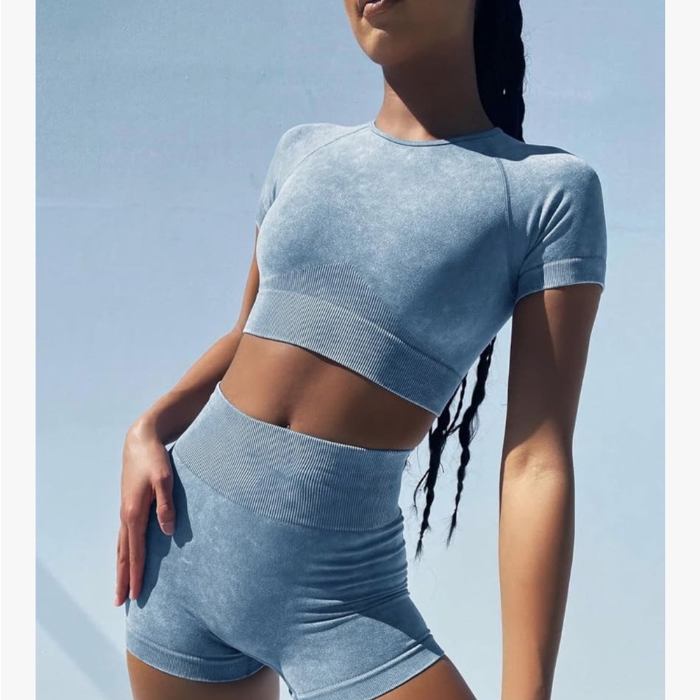 NWOT Blue Seamless Workout Set